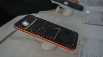 صفقة ضخمة.. سامسونج تزود هاتف آيفون 18 برو بشاشات متطورة للمرة الأولى